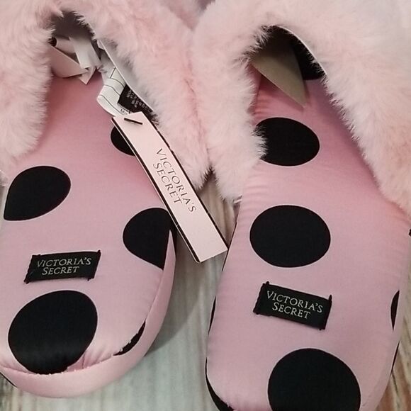 VICTORIA'S Secret 2piece Satin Spa slipper set NEW - Picture 4 of 8